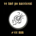 Reflexní odznak Krakatice 44 mm – bezpečnost v silničním provozu.