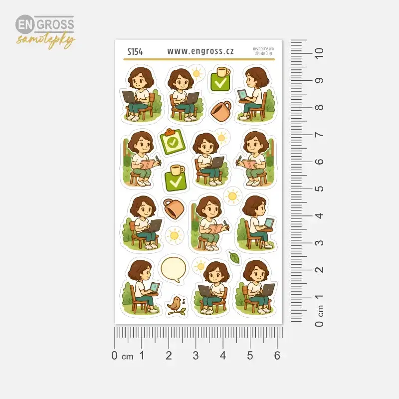 Brunetka v diáři - jako podnikatelka, která pracuje on-line ze své zahrady.