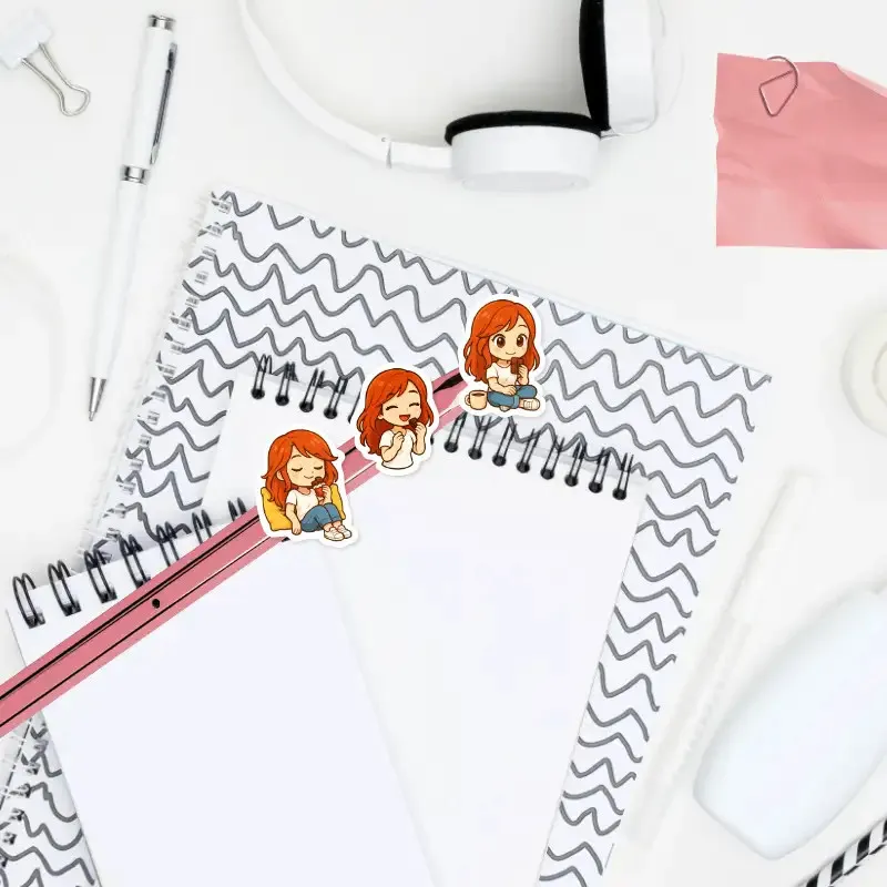 Malá samolepka do diáře a deníku s holčičkou se zrzavými vlasy a čokoládou.
