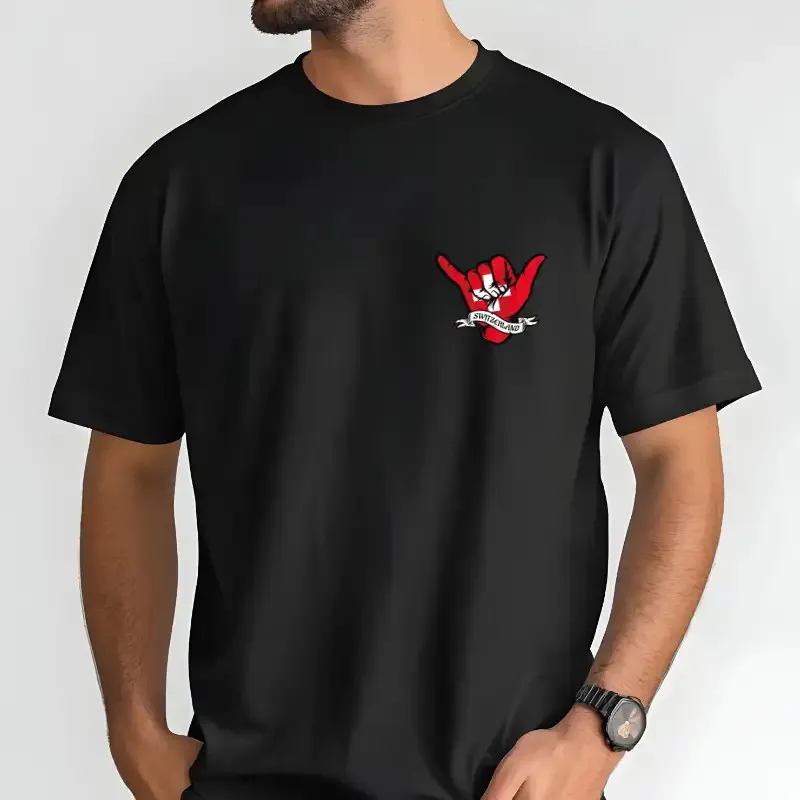 Nažehli si barevný symbol shaka v barvách švýcarska na své oblečení.