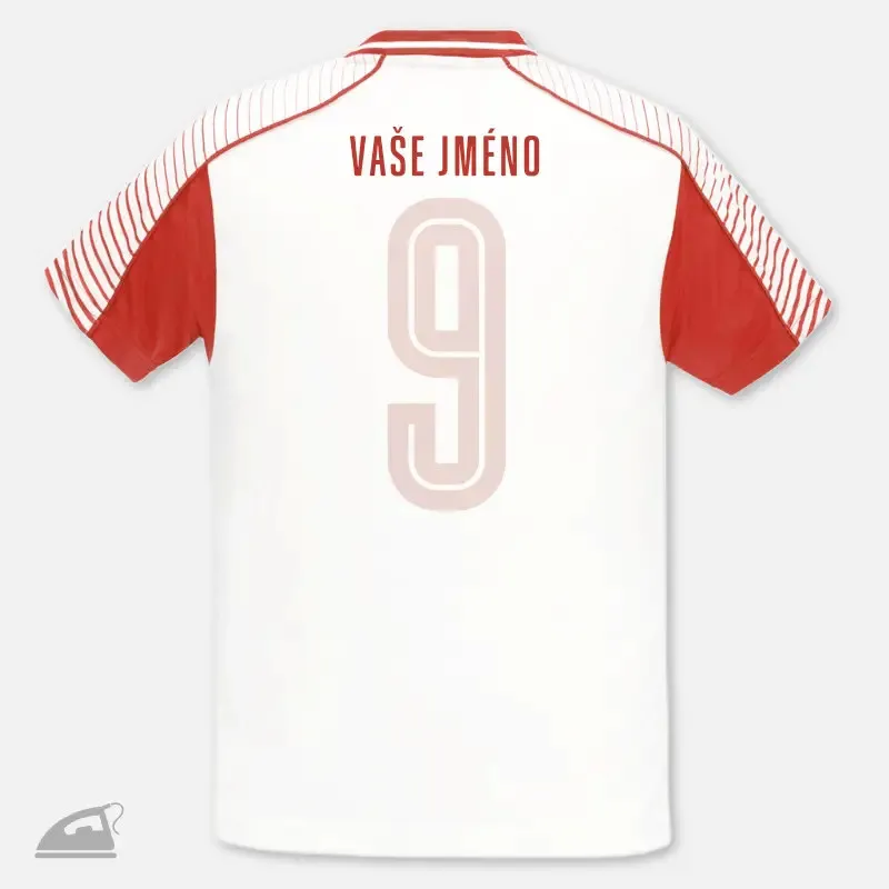 Červený nažehlovací potisk jména nebo názvu sportovního klubu na záda sportovního dresu - výroba na přání.