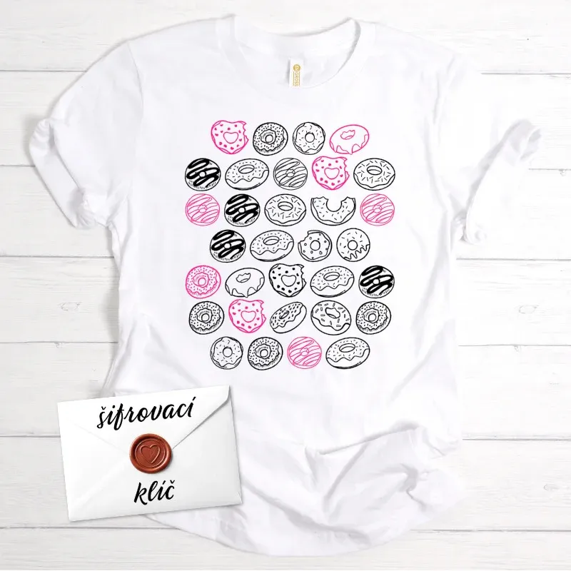 Bílé dárkové tričko e zašifrovaným vzkazem pro milovníky donutů a slakostí.