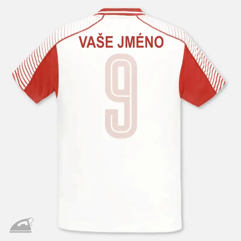 Červená nažehlovačka jména nebo názvu sportovního klubu na záda dresu - výroba na přání.