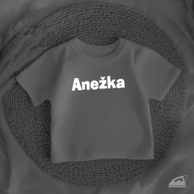 Reflexní nažehlovací jména vyrobíme přesně podle přání.