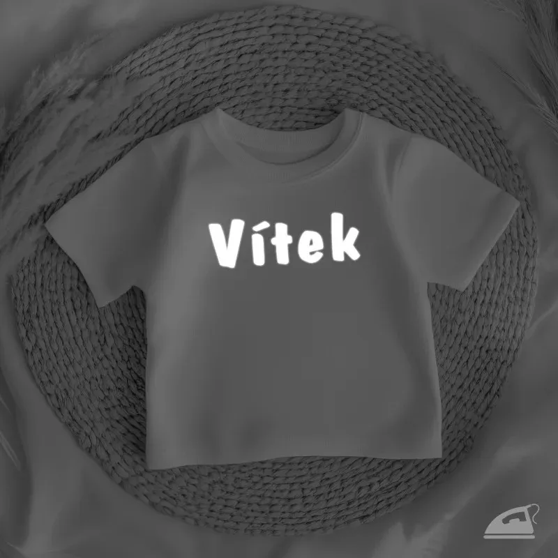 Reflexní nažehlovací jména na oblečení - výroba na zakázku.