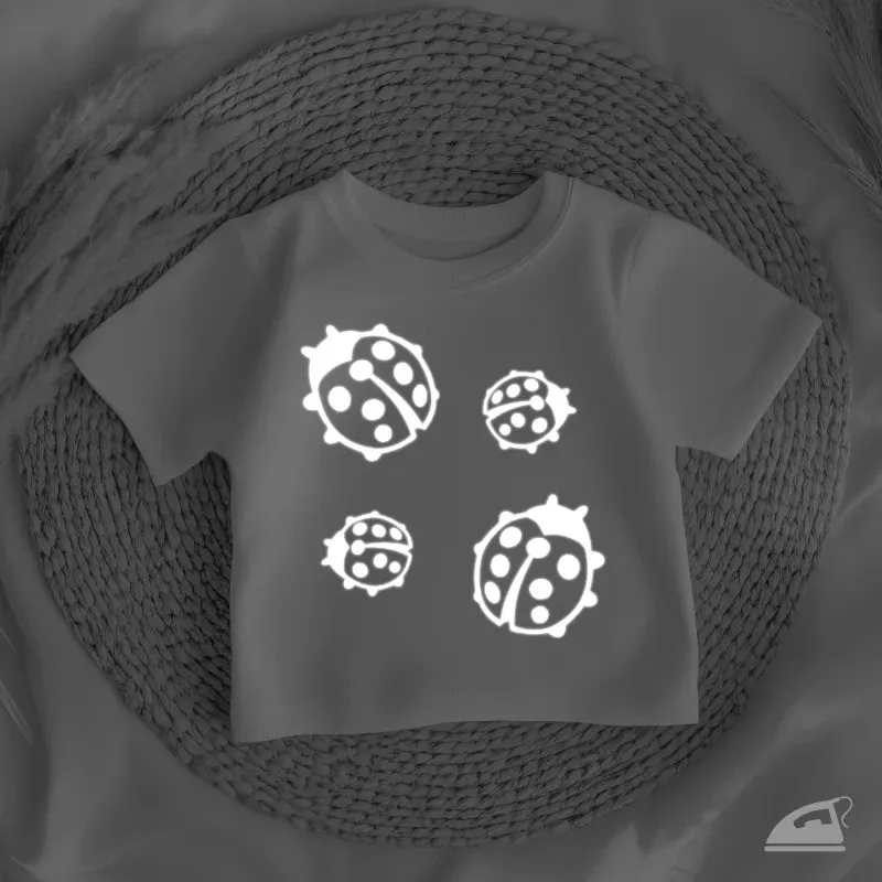 Reflexní nažehlovačky Berušky pro zvýšení viditelnosti dětského oblečení.