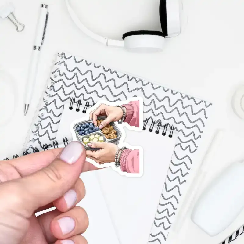 Samolepka do diáře - ruce s jídelní obědovou krabičkou.