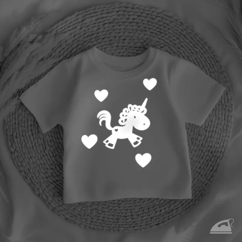 Reflexní nažehlovačky Jednorožci a srdíčka – na oděvy pro holčičky.