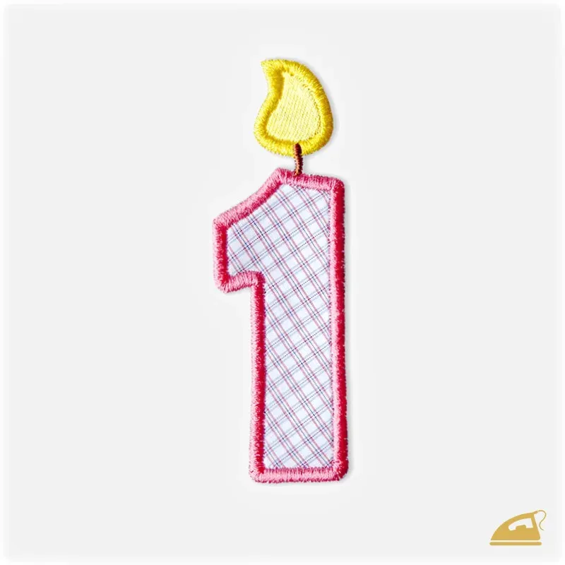 Růžová vyšívaná nažehlovačka číslice 1: Narozeninová svíčka.