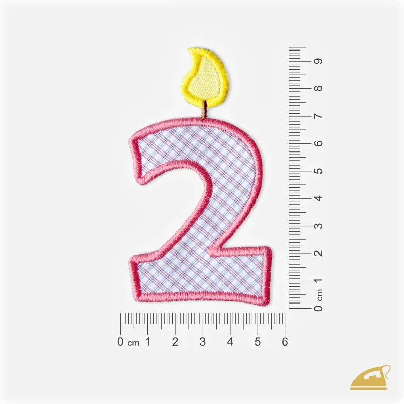 Růžová vyšívaná nažehlovačka číslice 2 - snadné nažehlení žehličkou.