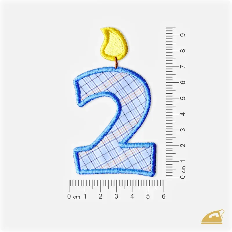 Modrá vyšívaná nažehlovačka číslice 2 - snadné nažehlení žehličkou.