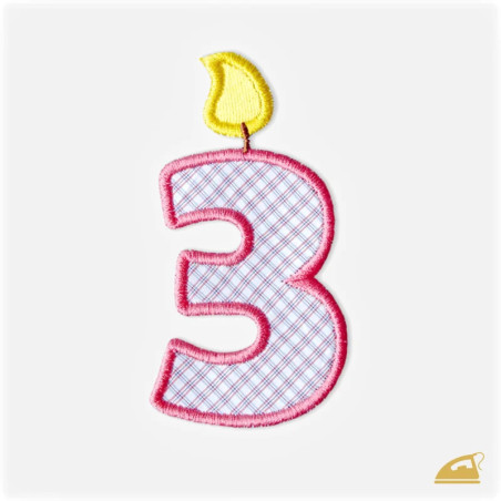 Růžová vyšívaná nažehlovačka číslice 3: Narozeninová svíčka pro holčičky.