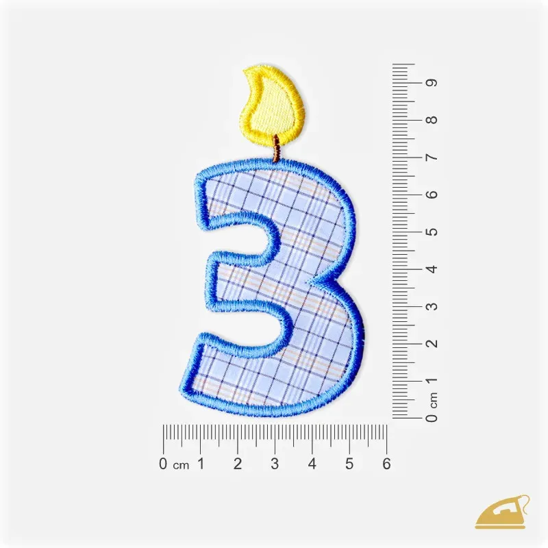 Modrá vyšívaná nažehlovačka číslice 3: Narozeninová svíčka - modrá pro kluky.