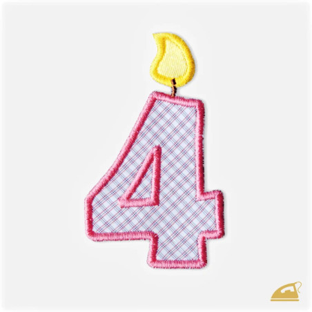 Růžová vyšívaná nažehlovačka číslice 4: Narozeninová svíčka.