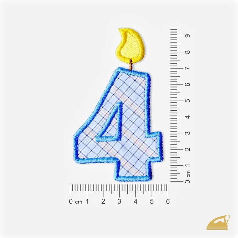 Modrá vyšívaná nažehlovačka číslice 4: Narozeninová svíčka pro chlapce.