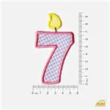 Růžová vyšívaná nažehlovačka číslice 7: Narozeninová svíčka dívčí.