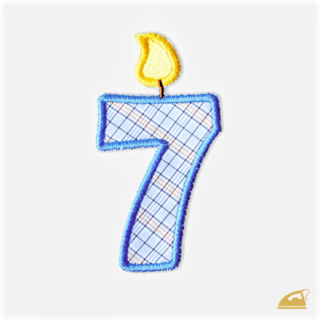 Modrá vyšívaná nažehlovačka číslice 7: Narozeninová svíčka.