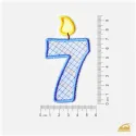 Modrá vyšívaná nažehlovačka číslice 7: Narozeninová svíčka pro chlapce.
