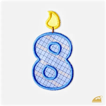Modrá vyšívaná nažehlovačka číslice 8: Narozeninová svíčka.