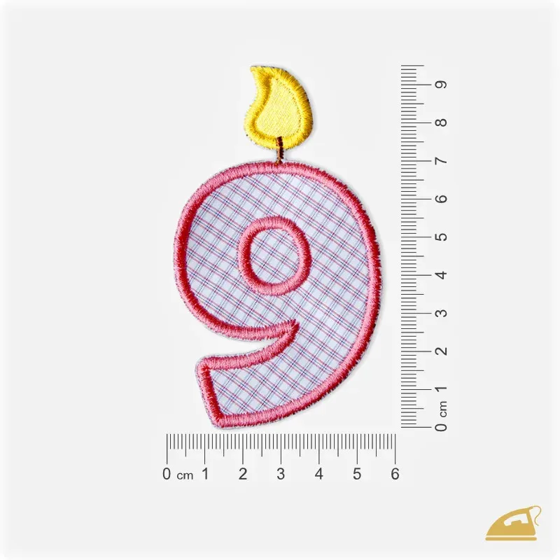 Růžová vyšívaná nažehlovačka číslice 9: Narozeninová svíčka holčičí.