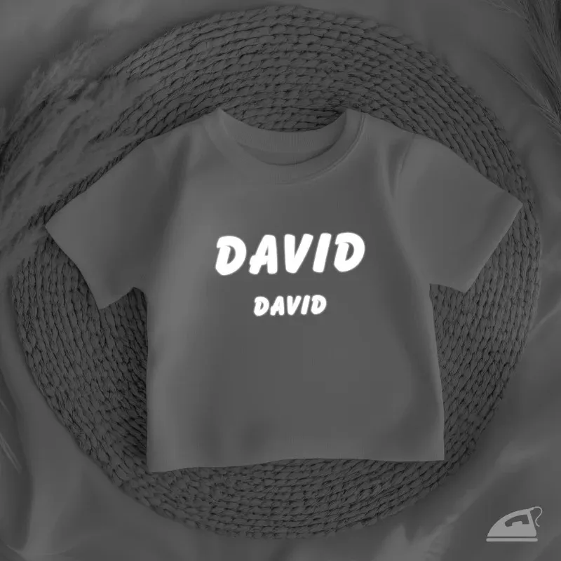 Reflexní nažehlovačka jména na přání – pro označení i zvýšení viditelnosti.