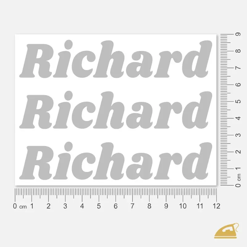 Reflexní nažehlovací jména – vlastní text , výrazný font vhodný pro děti i dospělé, snadné nažehlení.