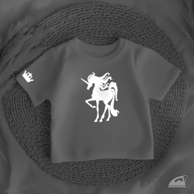 Velká reflexní nažehlovačka Jednorožec s hřívou a královská koruna - pro milovníky fantasy.