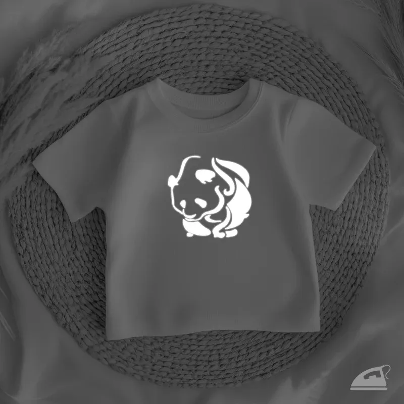 Reflexní nažehlovačka Panda – silueta na oděvy pro zvýšení viditelnosti v silničním provozu.