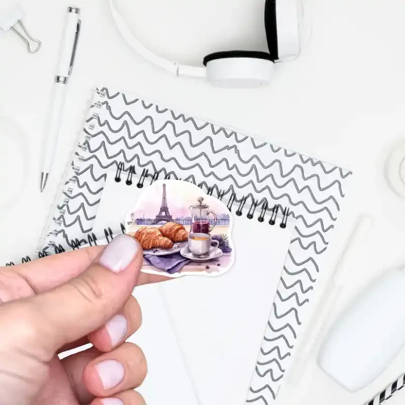 Samolepky do diáře Jarní déšť v Paříži - Zátiší, výhledy na Paříž v romantické fialové barvě.