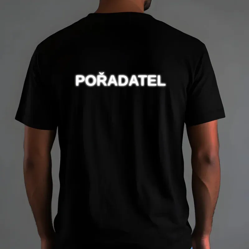 Reflexní nápis POŘADATEL na záda – zvyšuje viditelnost za šera a tmy.