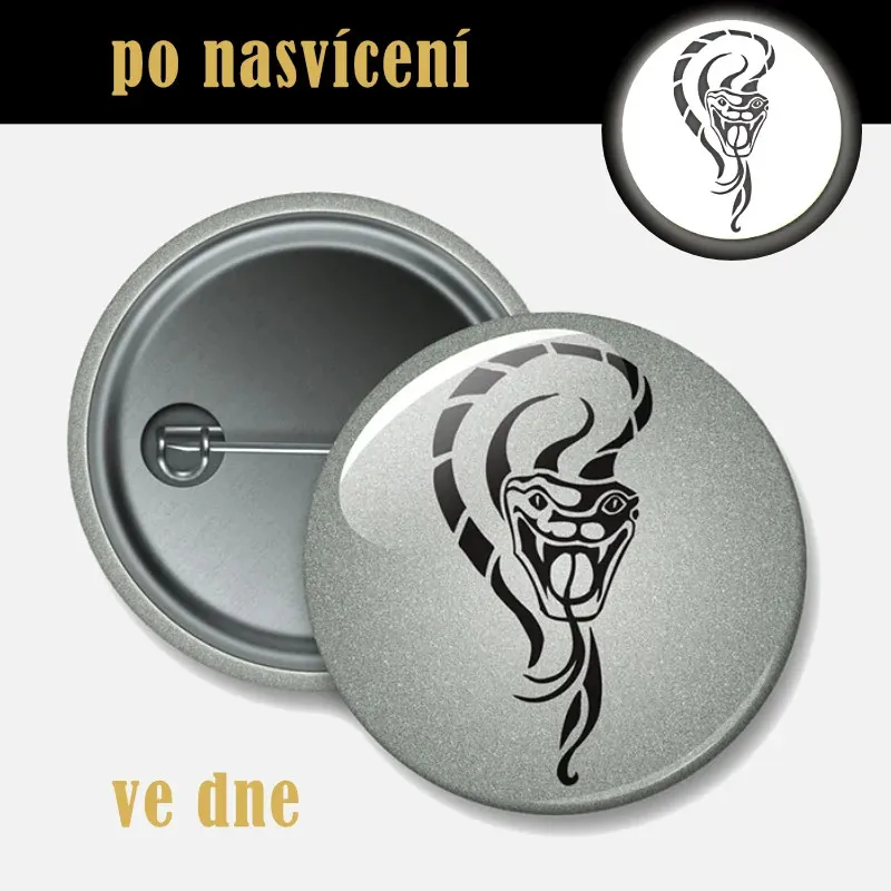 Reflexní odznak Had v útoku 44 mm – stylová placka na batoh.