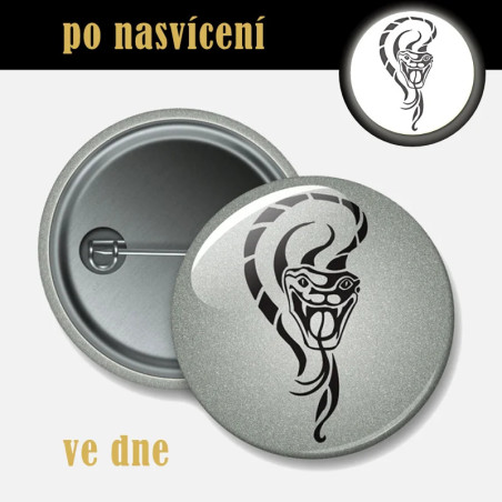Reflexní odznak Had v útoku 44 mm – stylová placka na batoh.