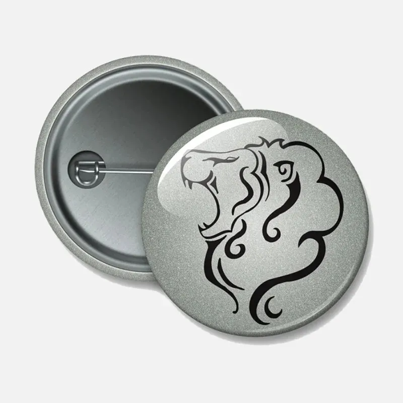 Reflexní odznak Lev 44 mm – bezpečnostní placka na batohy, bundy, kočárky.