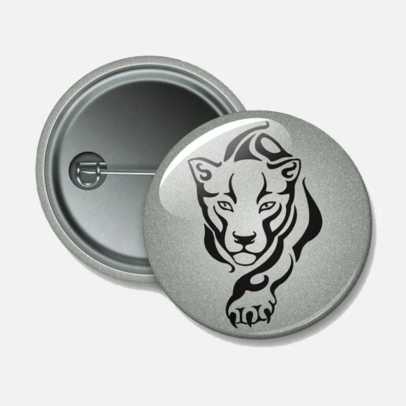 Reflexní odznak Puma 44 mm – bezpečnostní placka pro teenagery i dospělé.