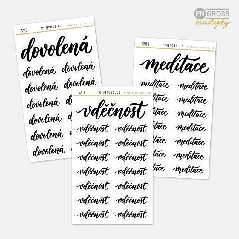 Samolepky nápisů a textů v kaligrafickém stylu.