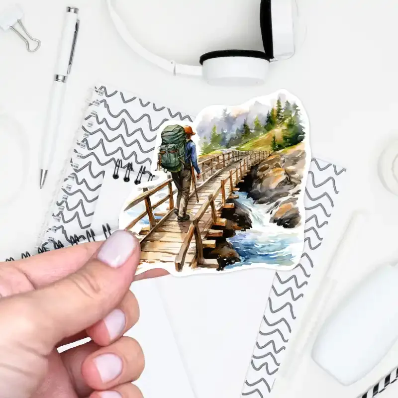 Samolepka do diáře Turistika – Kempování. Watercolor nálepka most přes horskou řeku.