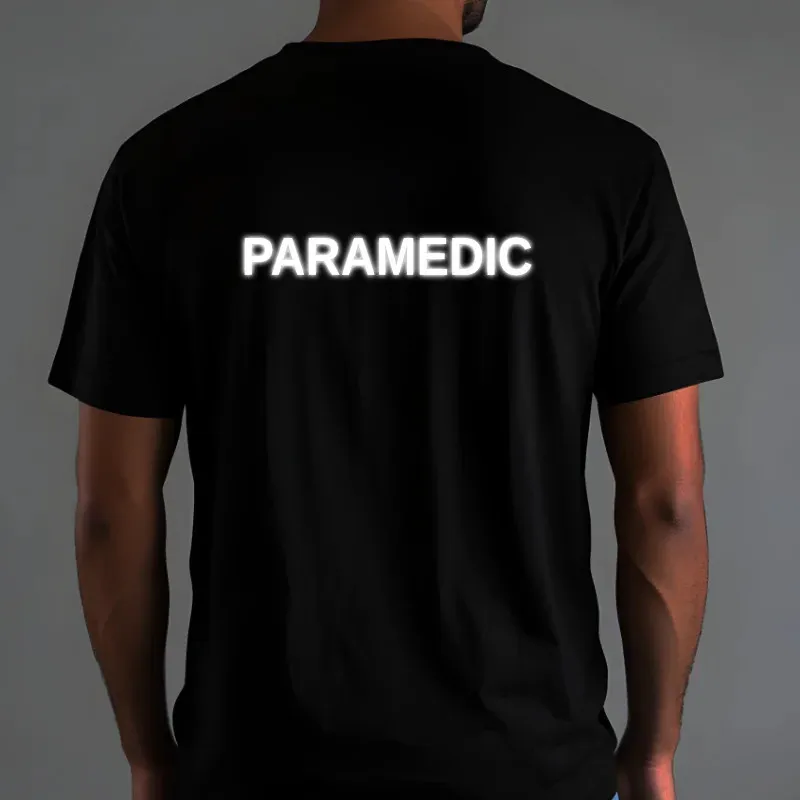 Reflexní nažehlovačka PARAMEDIC na záda – potisk pro vyšší viditelnost pracovníků záchranných složek za zhoršených podmínek.